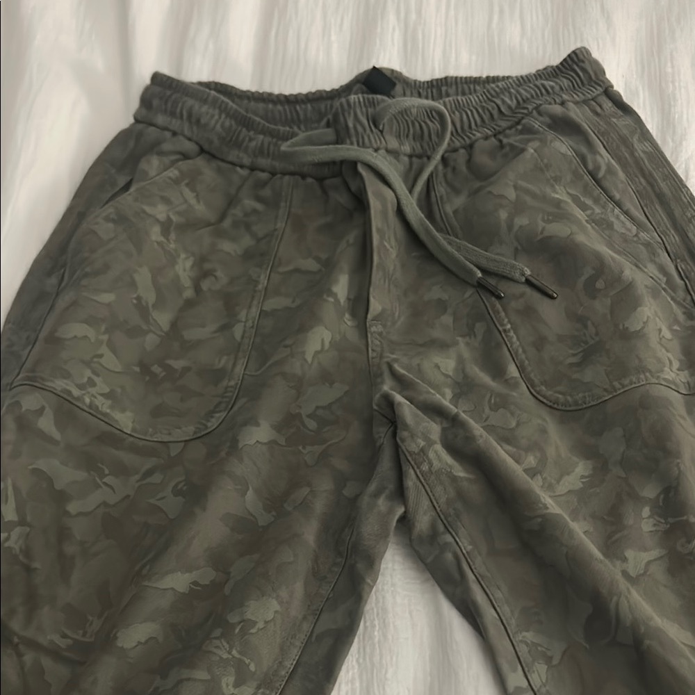 Athleta- Farallon joggers- SOLD OUT STYLE